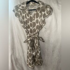 NWT Chic Tan and White Patterned Dress